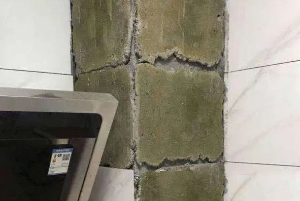 厨房墙砖空鼓怎么处理掉呢(厨房墙砖空鼓严重会掉下来吗?) 厨房墙砖空鼓怎么处理掉呢(厨房墙砖空鼓严重会掉下来吗?)